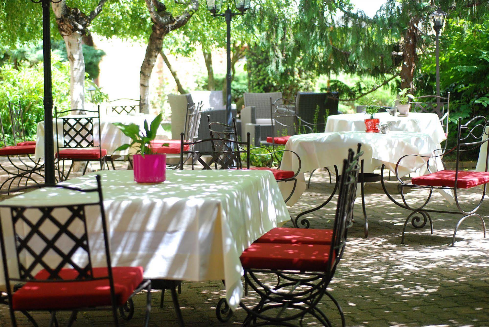 Demeures Et Chateaux L'Abbaye Caladoise - Anciennement Hostellerie Ferme Du Poulet Villefranche-sur-Saone Bagian luar foto